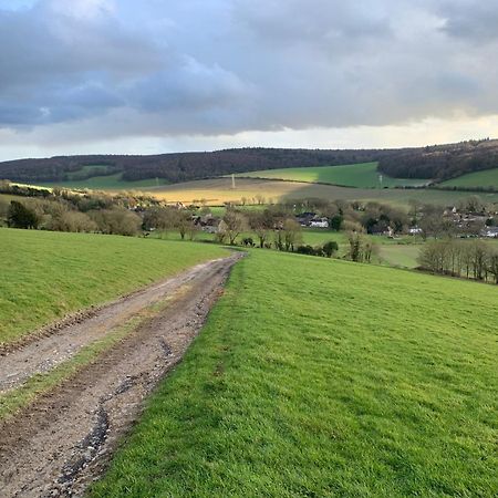 فيلا Luxury Barn With Tennis Court In South Downs National Park شيشستر المظهر الخارجي الصورة