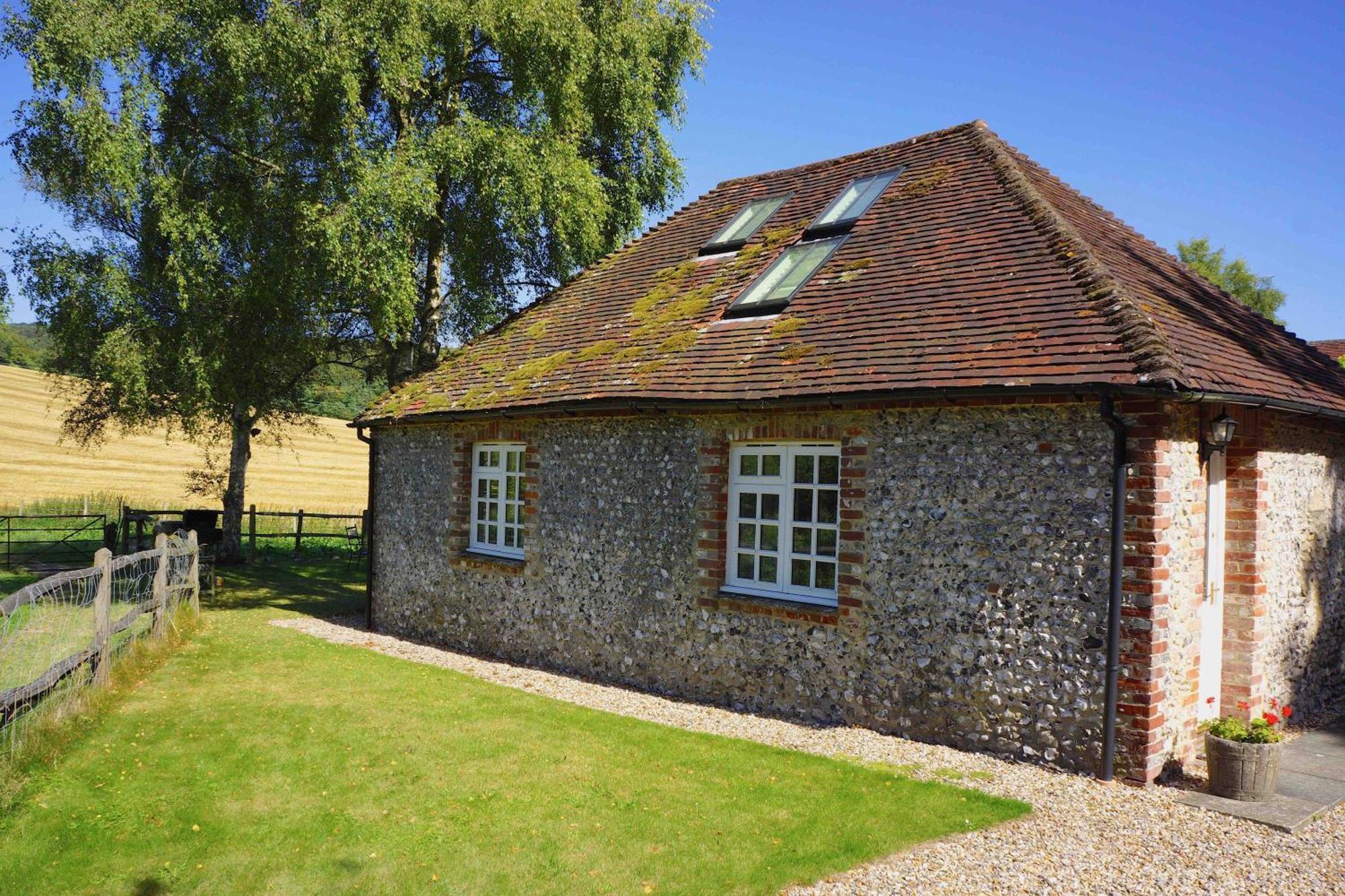 فيلا Luxury Barn With Tennis Court In South Downs National Park شيشستر المظهر الخارجي الصورة