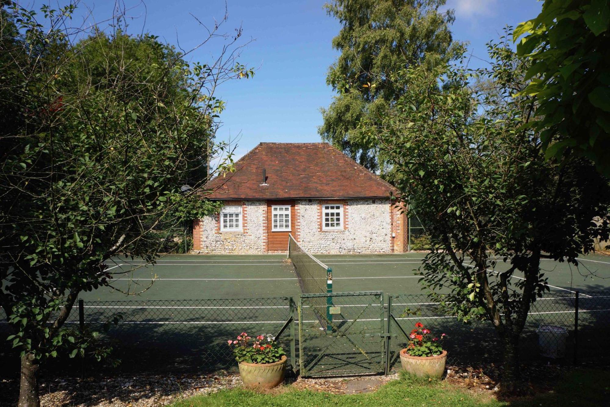 فيلا Luxury Barn With Tennis Court In South Downs National Park شيشستر المظهر الخارجي الصورة