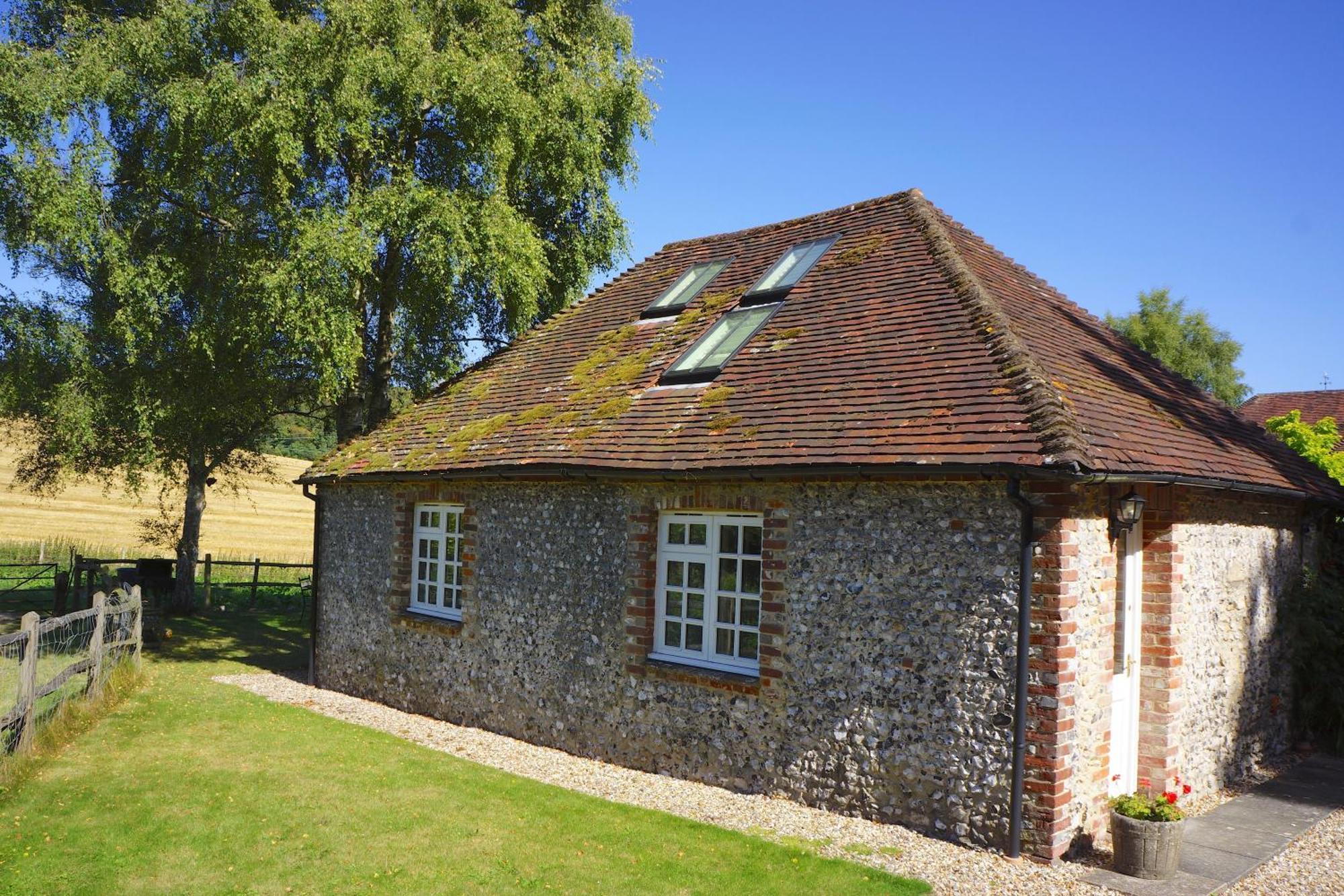 فيلا Luxury Barn With Tennis Court In South Downs National Park شيشستر المظهر الخارجي الصورة